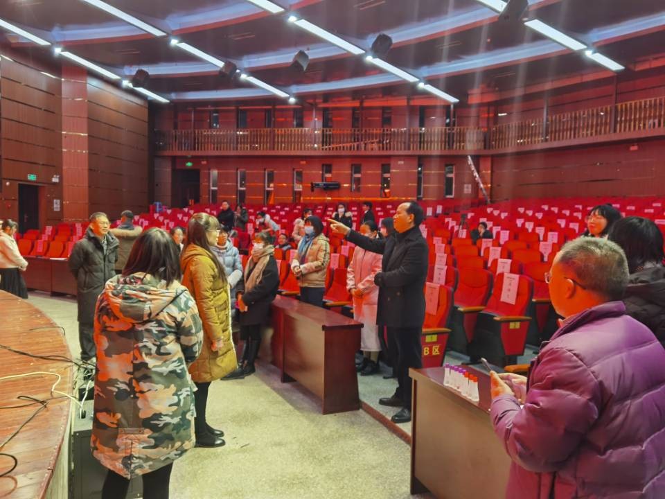 继往开来 同心戮力 推动钦州市第二中学教育集团新发展 ——中共钦州市第二中学委员会换届选举大会胜利召开