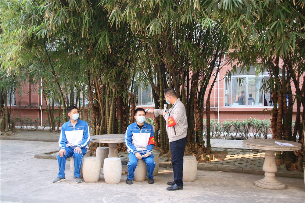 疫情防控不放松 应急演练再行动——钦州市第二中学开展2021年新冠肺炎疫情应急处置演练