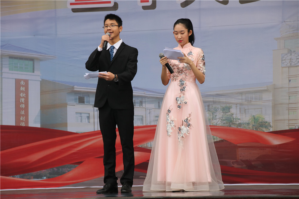 激情拼搏,青春无悔;冲刺百日,超越梦想------钦州市第二中学隆重举行2021届高考百日誓师大会暨十八岁成人仪式