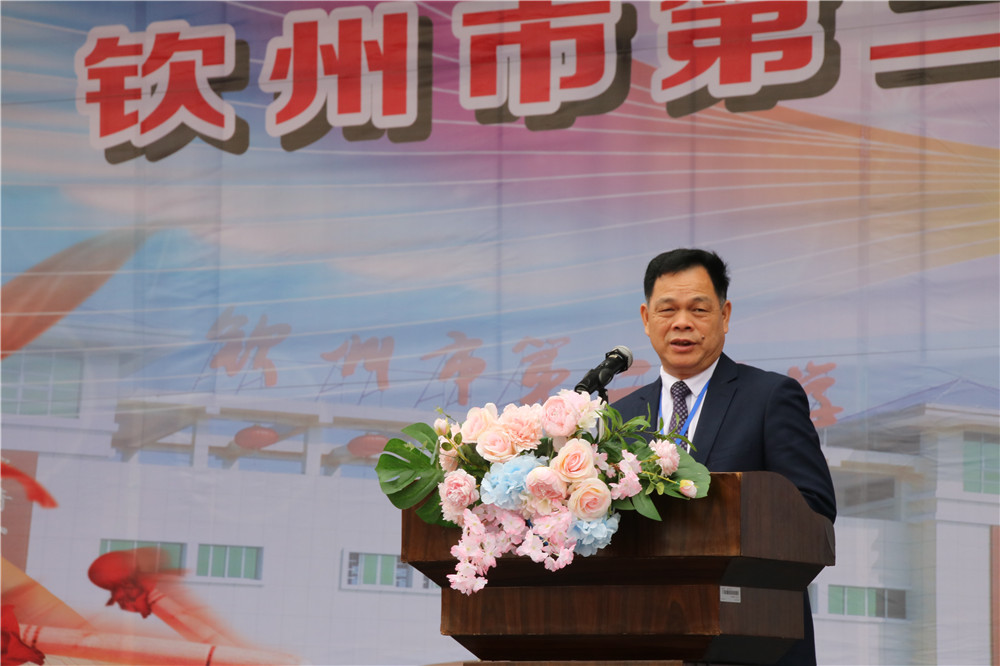 激情拼搏,青春无悔;冲刺百日,超越梦想------钦州市第二中学隆重举行2021届高考百日誓师大会暨十八岁成人仪式