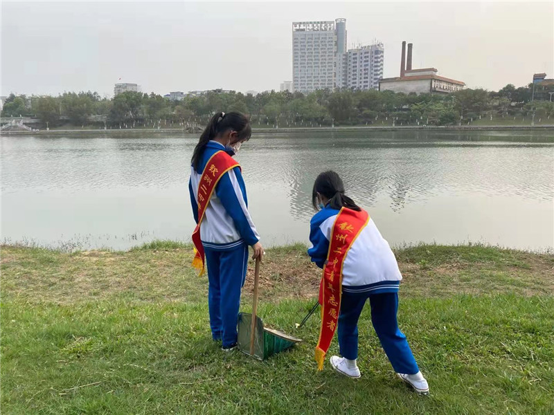 钦州市第二中学开展 “传承雷锋精神,倡导时代新风”学雷锋志愿服务系列活动纪实