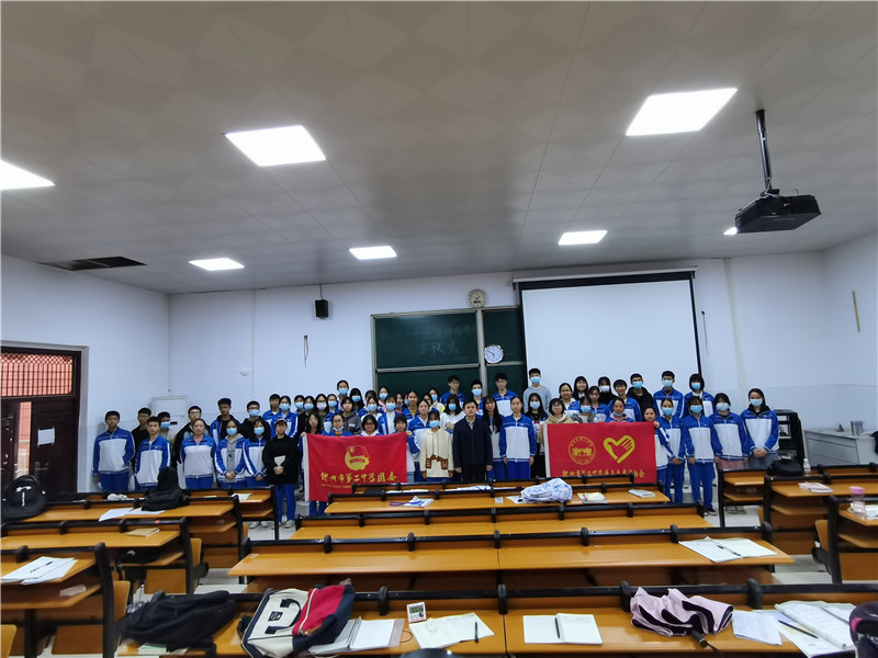 钦州市第二中学开展 “传承雷锋精神,倡导时代新风”学雷锋志愿服务系列活动纪实