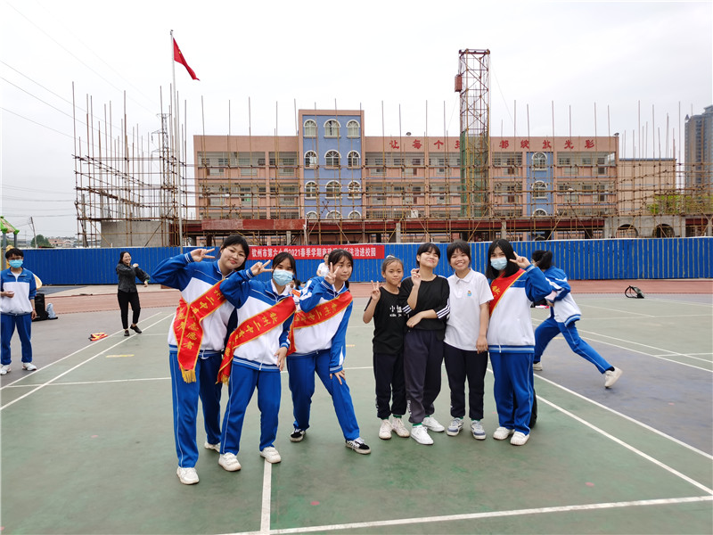 钦州市第二中学开展 “传承雷锋精神,倡导时代新风”学雷锋志愿服务系列活动纪实