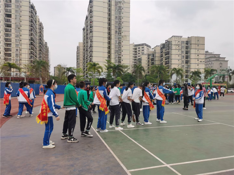 钦州市第二中学开展 “传承雷锋精神,倡导时代新风”学雷锋志愿服务系列活动纪实