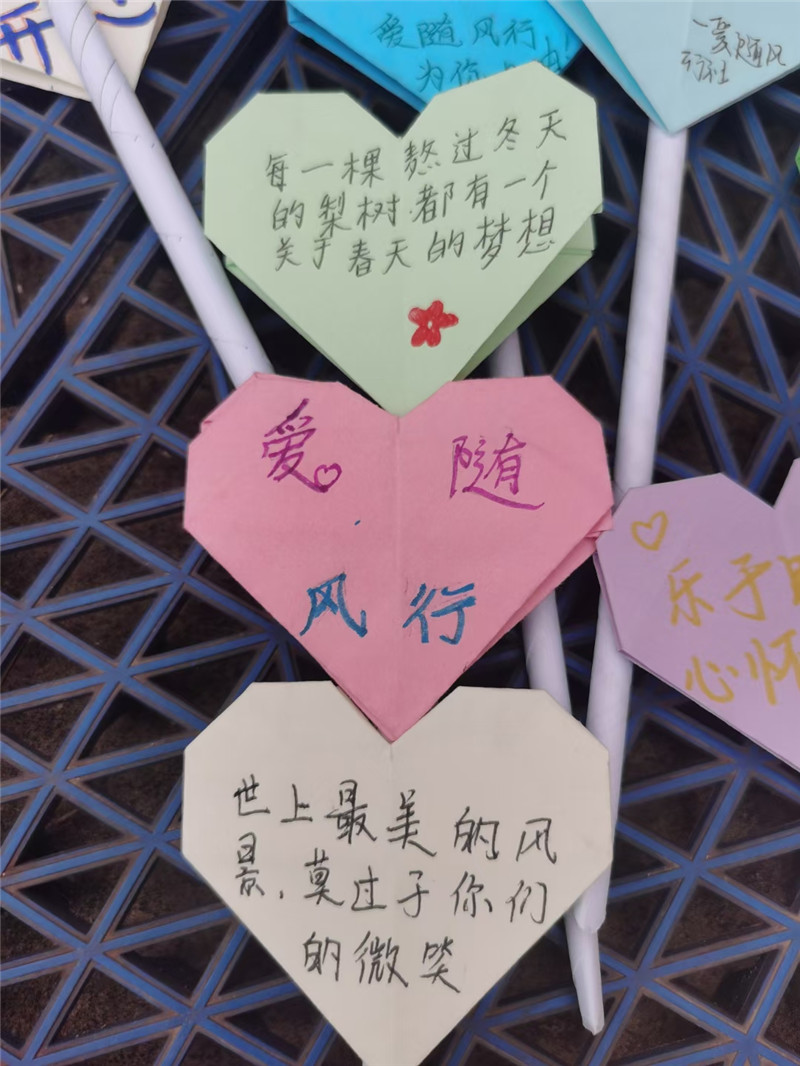 钦州市第二中学开展 “传承雷锋精神,倡导时代新风”学雷锋志愿服务系列活动纪实