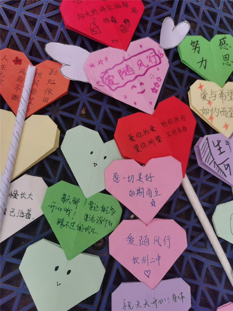 钦州市第二中学开展 “传承雷锋精神,倡导时代新风”学雷锋志愿服务系列活动纪实