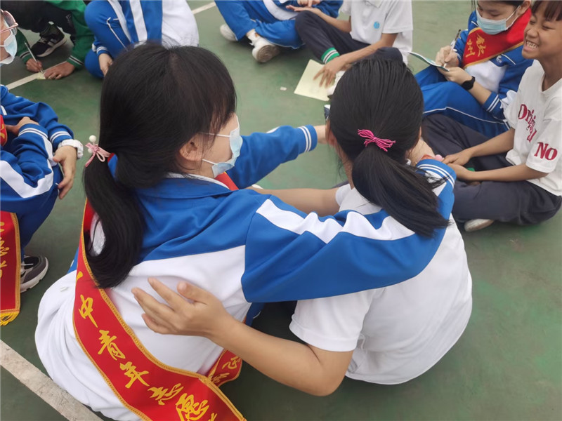 钦州市第二中学开展 “传承雷锋精神,倡导时代新风”学雷锋志愿服务系列活动纪实