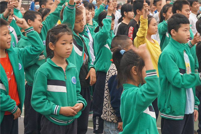 钦州市第二中学开展 “传承雷锋精神,倡导时代新风”学雷锋志愿服务系列活动纪实