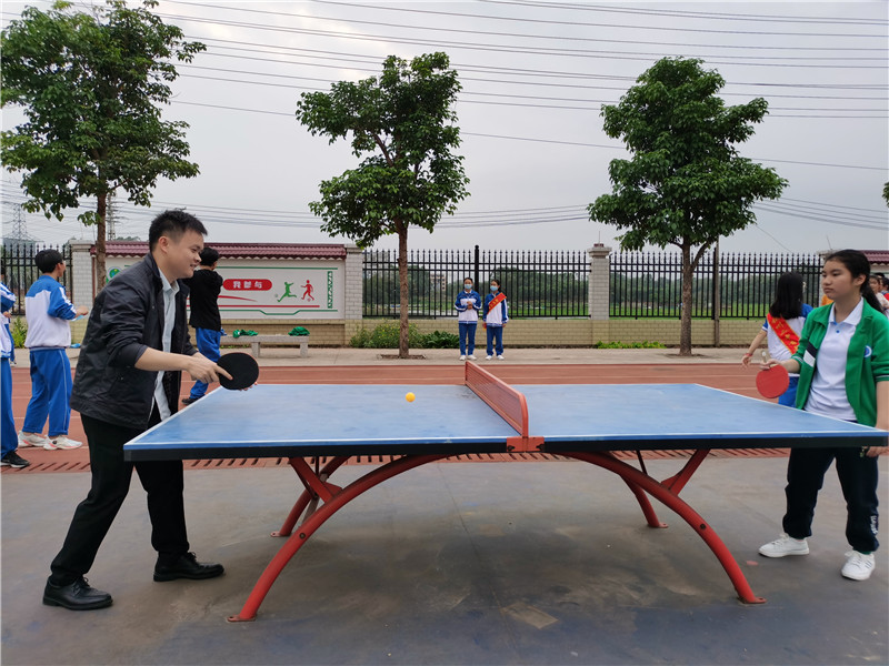 钦州市第二中学开展 “传承雷锋精神,倡导时代新风”学雷锋志愿服务系列活动纪实