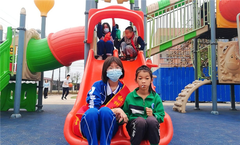 钦州市第二中学开展 “传承雷锋精神,倡导时代新风”学雷锋志愿服务系列活动纪实