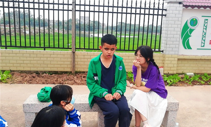 钦州市第二中学开展 “传承雷锋精神,倡导时代新风”学雷锋志愿服务系列活动纪实