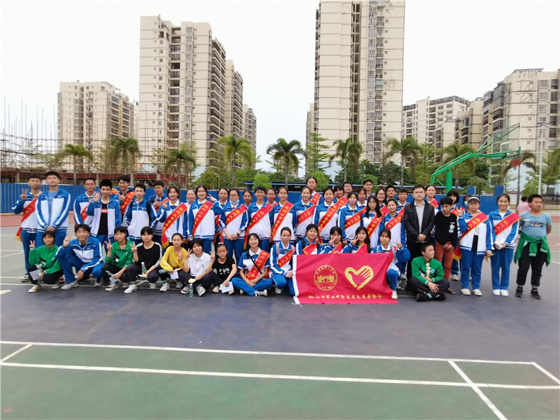 钦州市第二中学开展 “传承雷锋精神,倡导时代新风”学雷锋志愿服务系列活动纪实