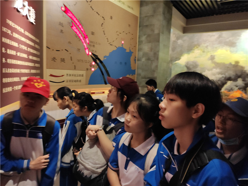 廳ѧʷ﷫е  ݶʦհʿ߲ιӢ۹ʾӻ