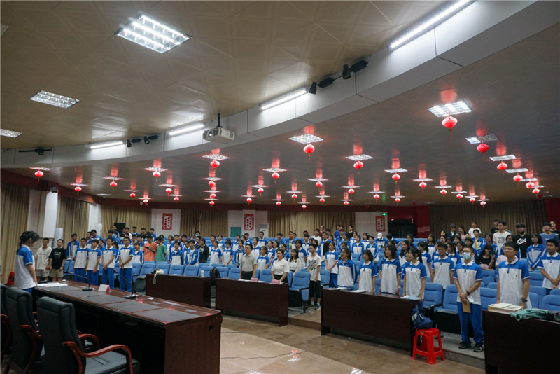 学党史 强信念 跟党走 ——共青团钦州市第二中学委员会隆重举行纪念五四运动102周年主题团日活动暨2021年新发展团员入团仪式