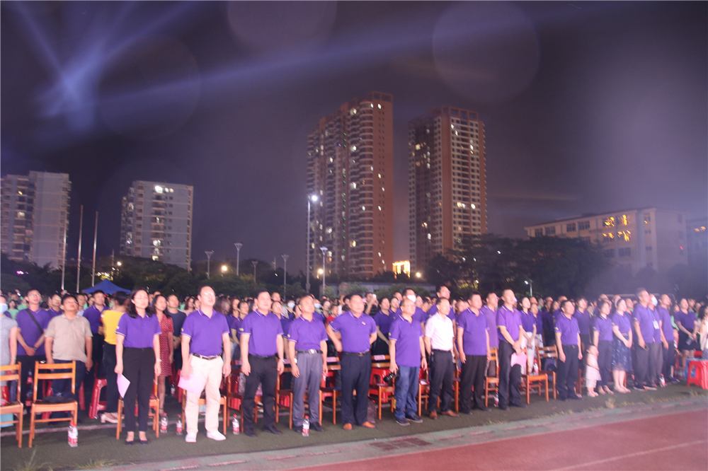 骊歌未央,待续华章,青春逐梦,扬帆起航——钦州市第二中学举行2021年“相约二十年”高三学生毕业典礼