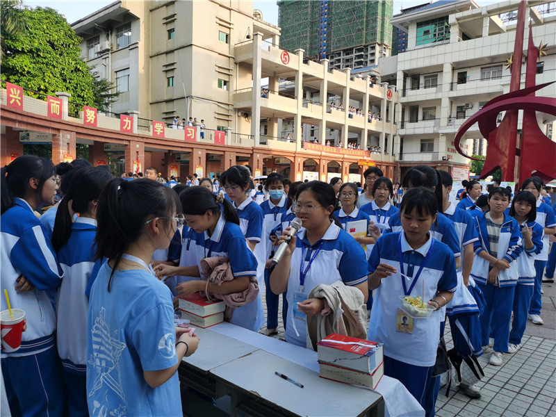 ȰͳĻ  ﰮ еڶѧ¡ؾףϲӭУ԰Ļ