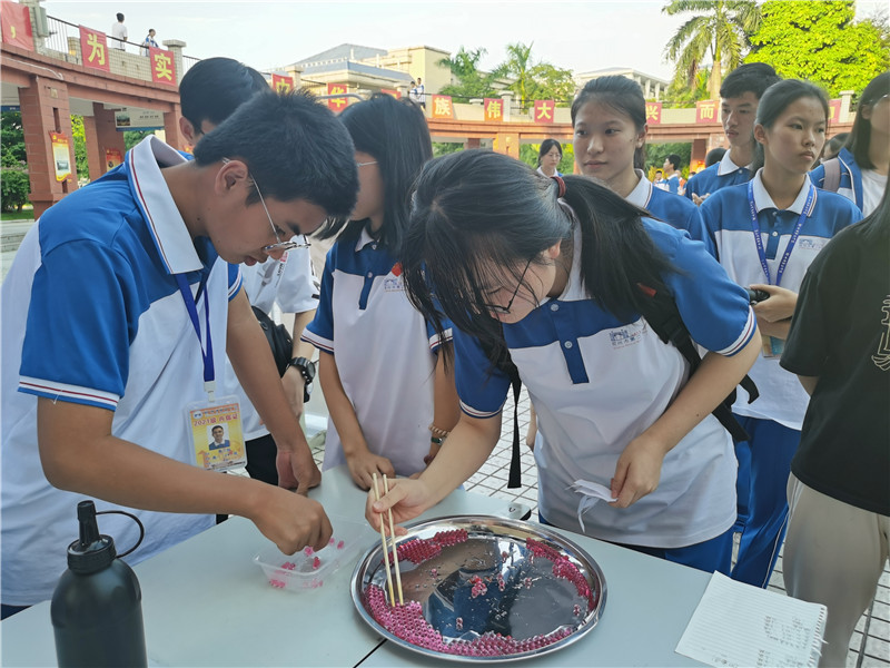 ȰͳĻ  ﰮ еڶѧ¡ؾףϲӭУ԰Ļ