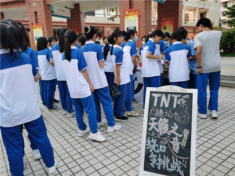 ȰͳĻ  ﰮ еڶѧ¡ؾףϲӭУ԰Ļ