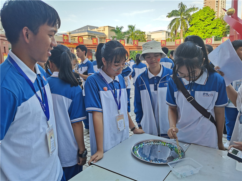 ȰͳĻ  ﰮ еڶѧ¡ؾףϲӭУ԰Ļ