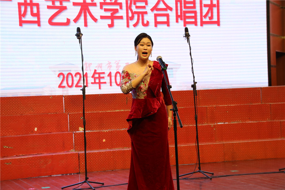  ӢšУ԰еڶѧרݳɹ