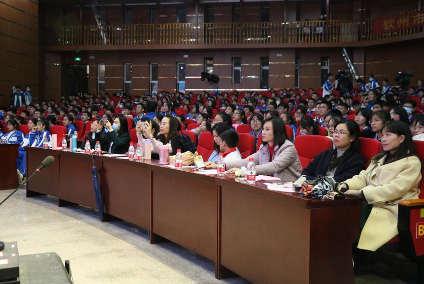 唱响青春,不负韶华——钦州市第二中学47周年校庆活动之第六届英文歌曲合唱比赛