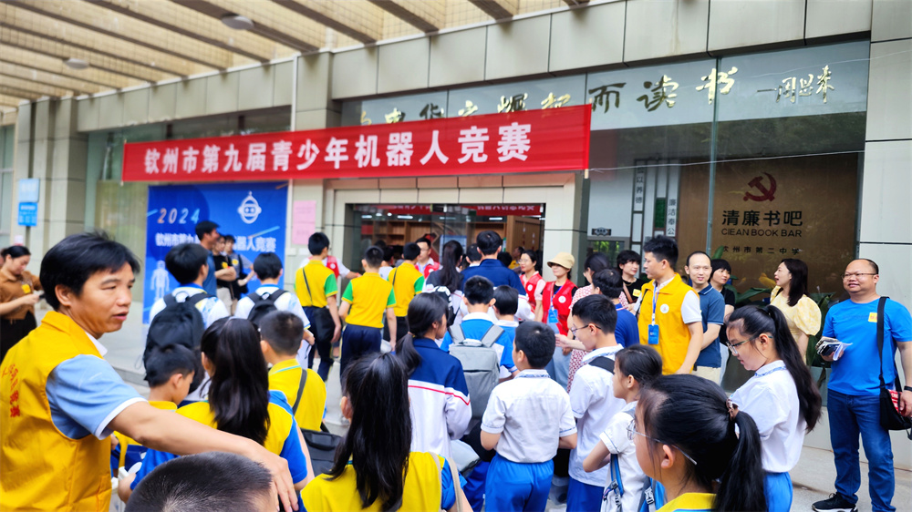 冠军!冠军!冠军!——我校荣获钦州市第九届机器人竞赛三项冠军