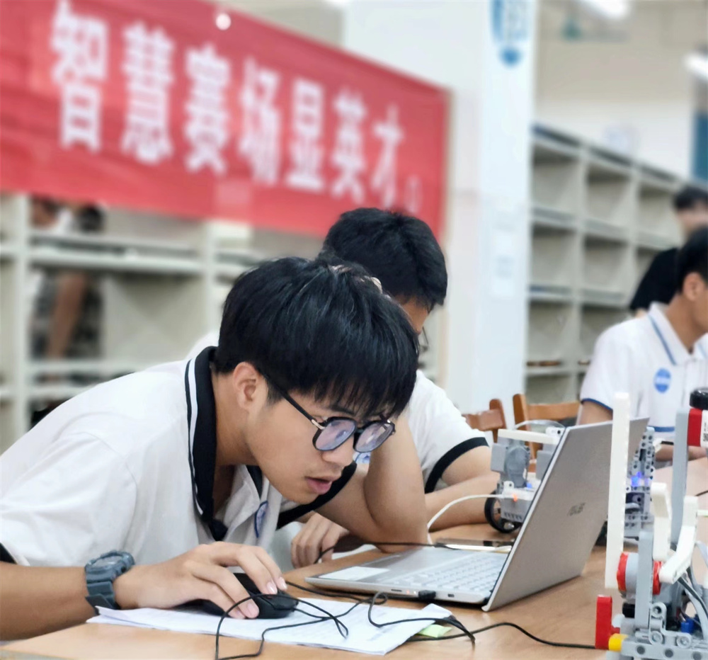 冠军!冠军!冠军!——我校荣获钦州市第九届机器人竞赛三项冠军