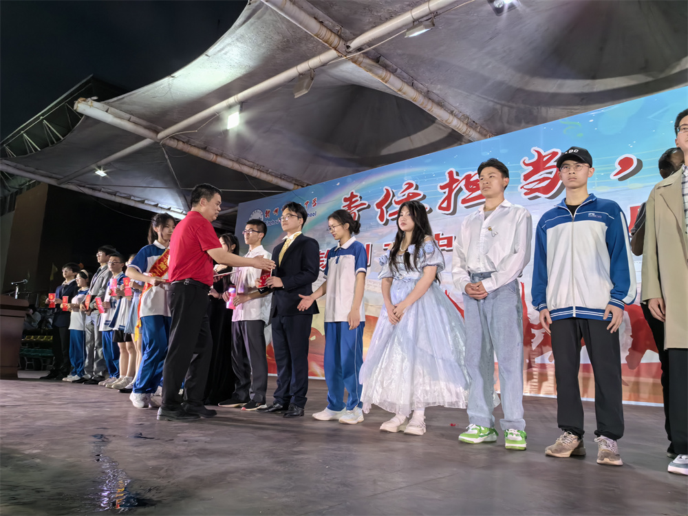 责任担当,感恩圆梦------钦州市第二中学举行2024届高三成人仪式