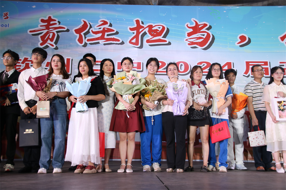 责任担当,感恩圆梦------钦州市第二中学举行2024届高三成人仪式