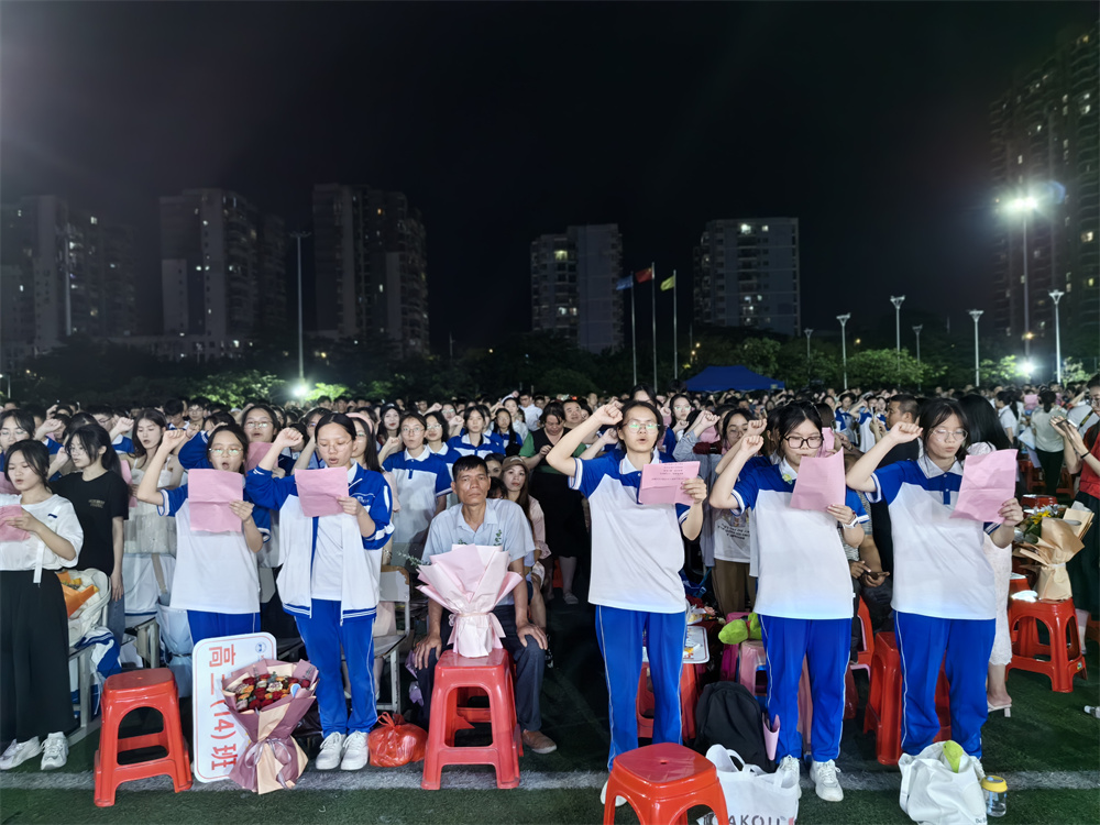 责任担当,感恩圆梦------钦州市第二中学举行2024届高三成人仪式