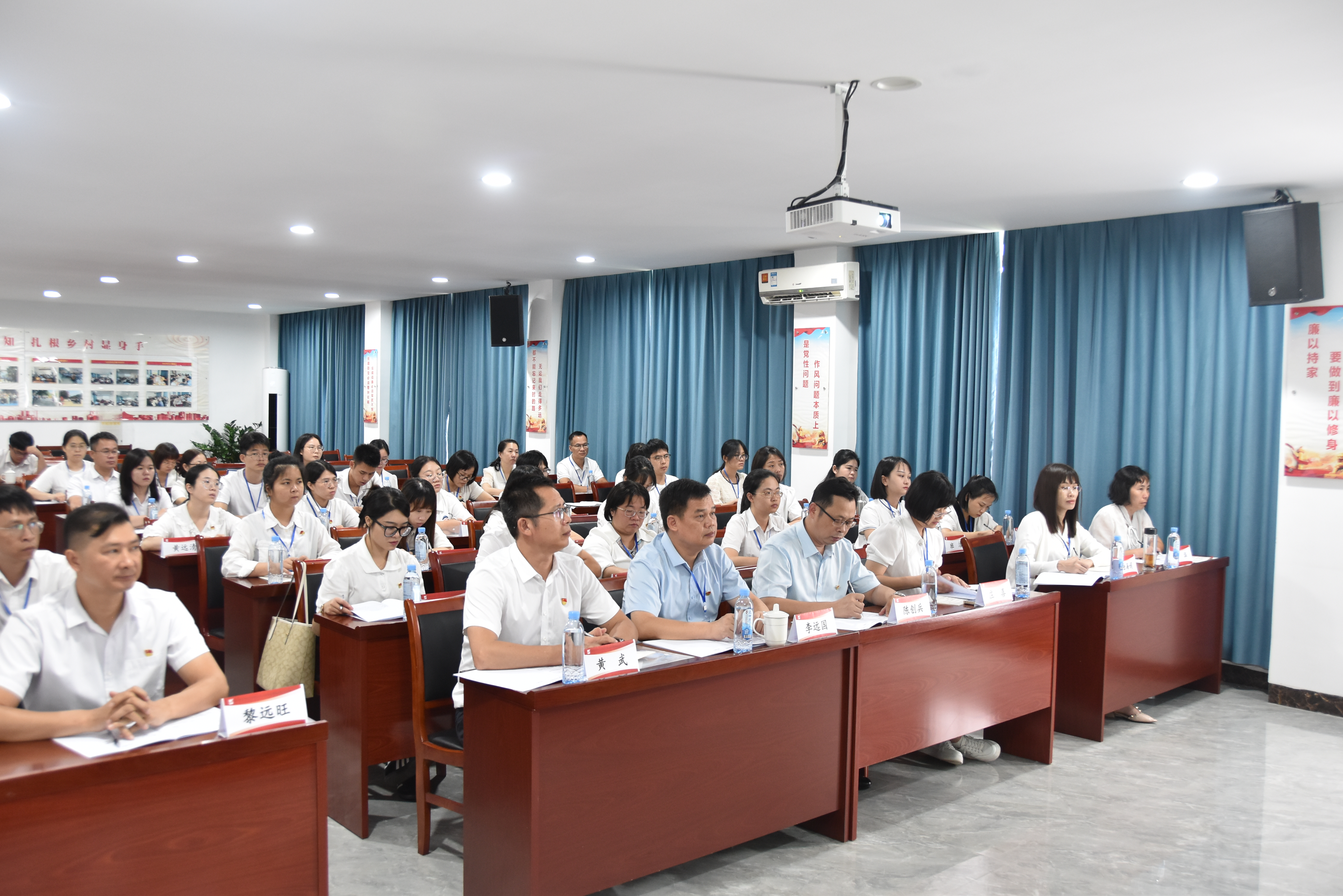 凝心铸魂守初心 挺膺担当开新局