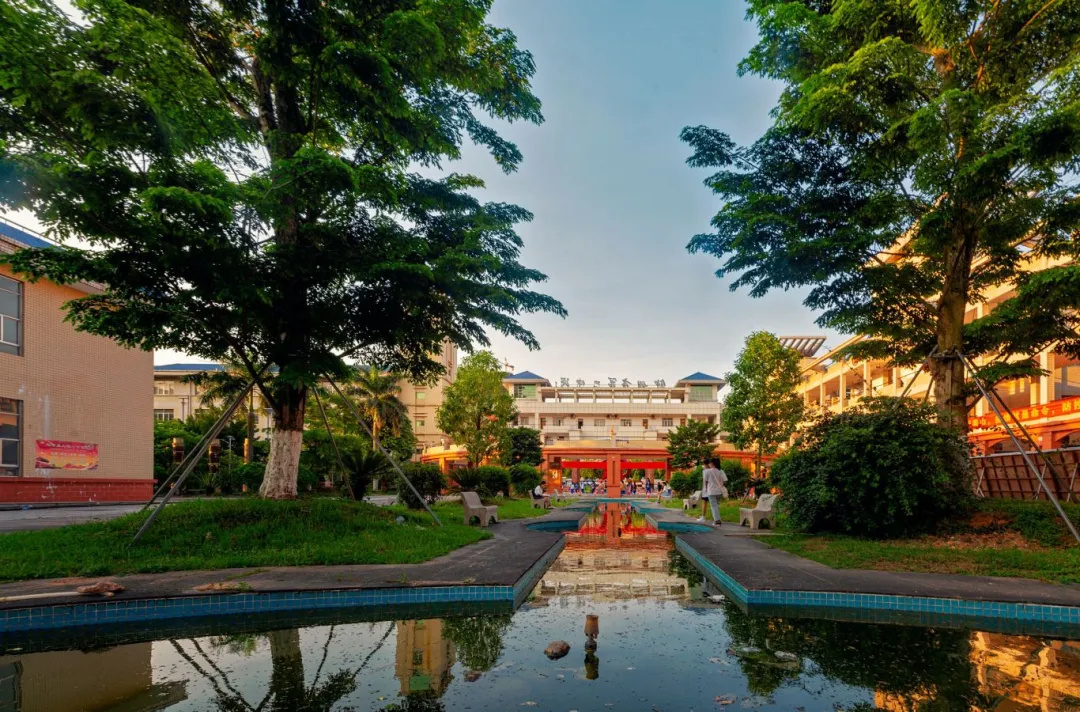 【50周年校庆】青衿共璀璨,相逢仍少年——致钦州市第二中学校友的一封信