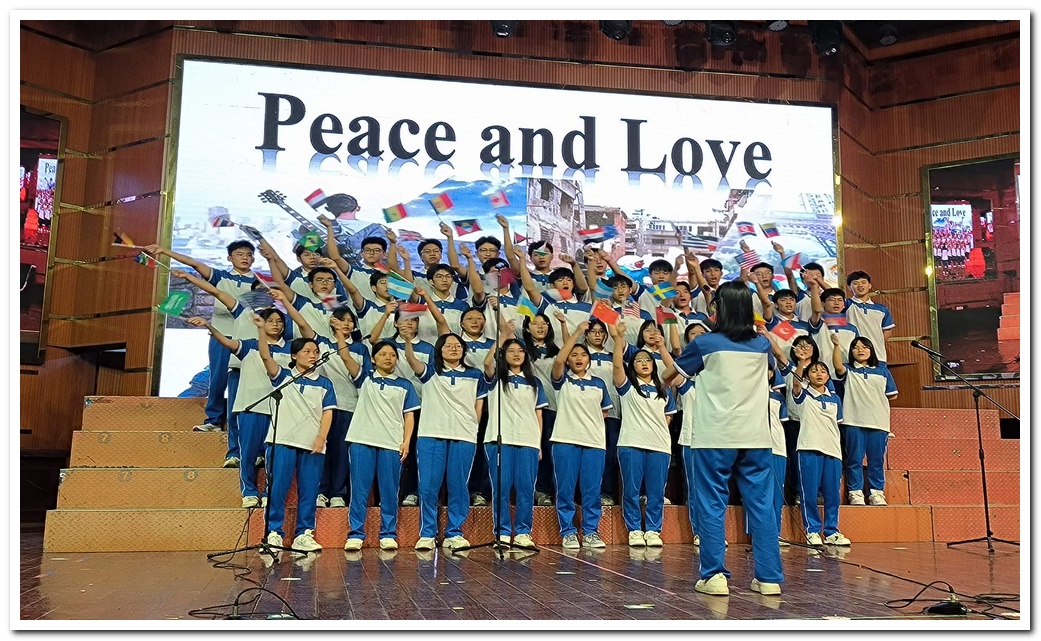 庆祝钦州市第二中学50华诞--第八届英文歌曲合唱比赛圆满落幕