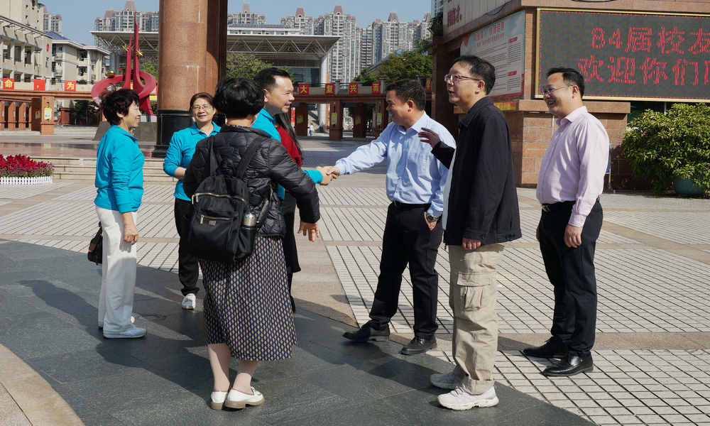 四十光阴飞似箭,八四情谊永相存——84届校友齐聚母校