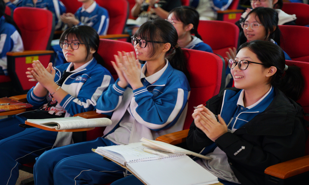 四十光阴飞似箭,八四情谊永相存——84届校友齐聚母校