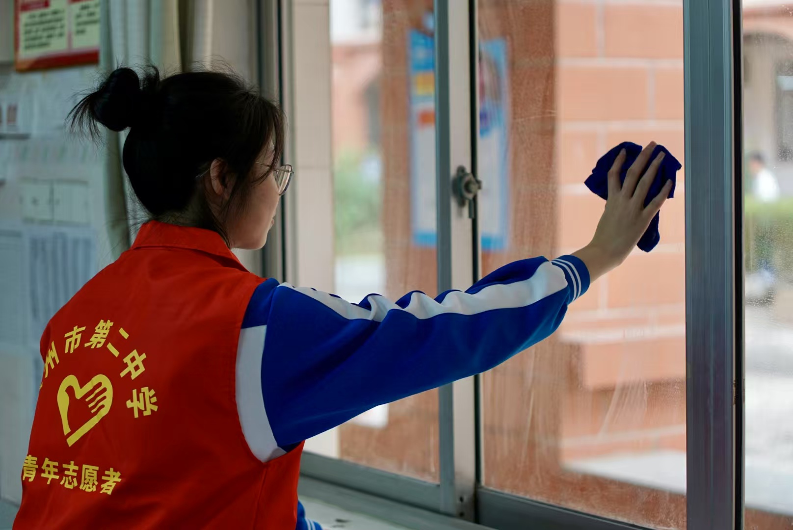 雷锋精神耀二中,志愿服务暖人心——钦州市第二中学2025年“学雷锋月”系列志愿服务活动