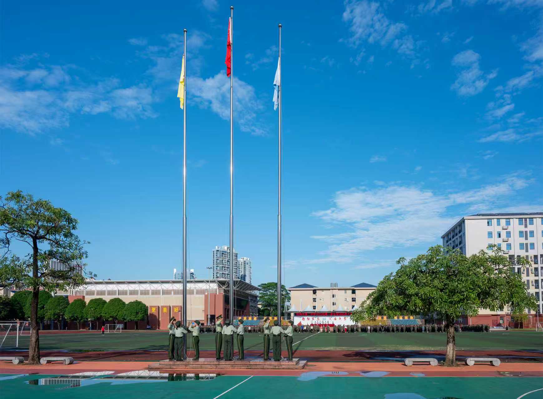 军训磨心铸坚毅,青春砺志谱新章——钦州市第二中学2025级高一新生军训动员大会顺利召开