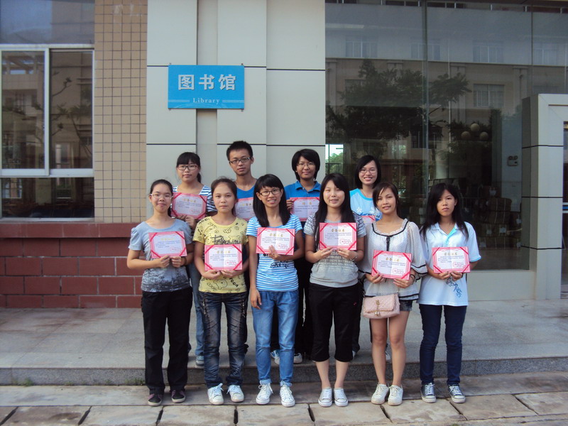 二中图书馆学生小馆员招聘启事