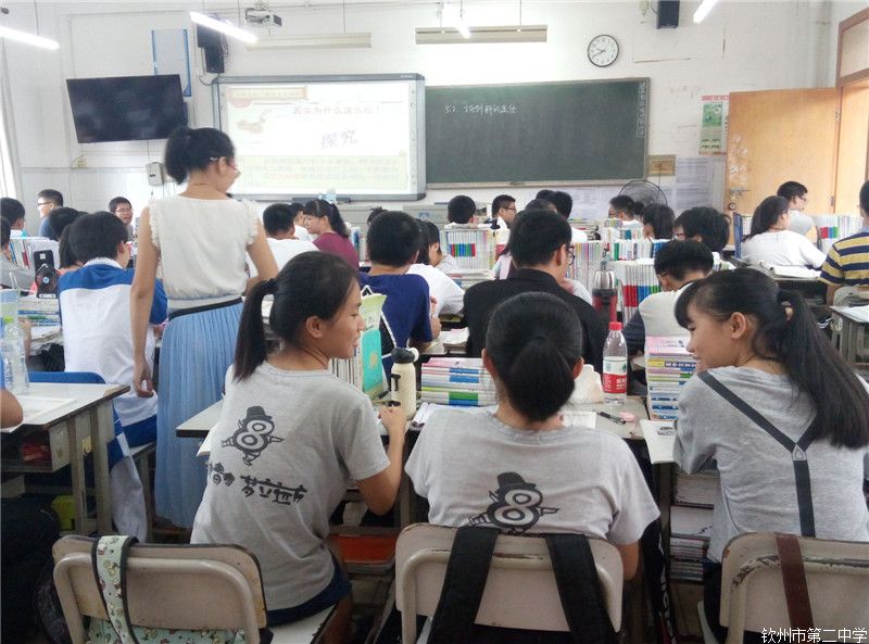 反复磨课,共筑成长——记政治教研组第九周教研活动