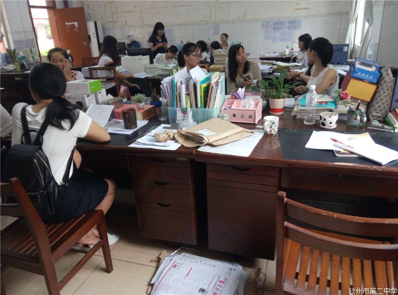 反复磨课,共筑成长——记政治教研组第九周教研活动