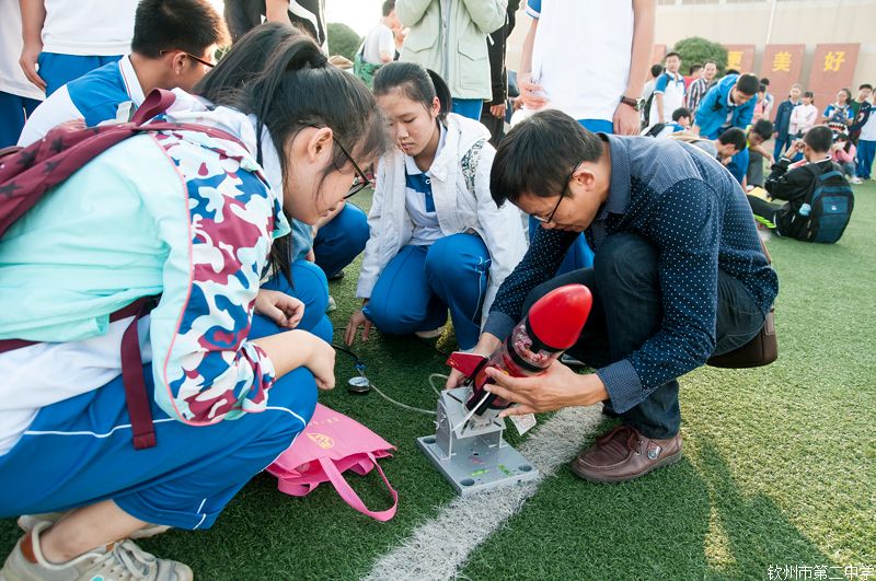 钦州市第二中学2016年科学节活动总结